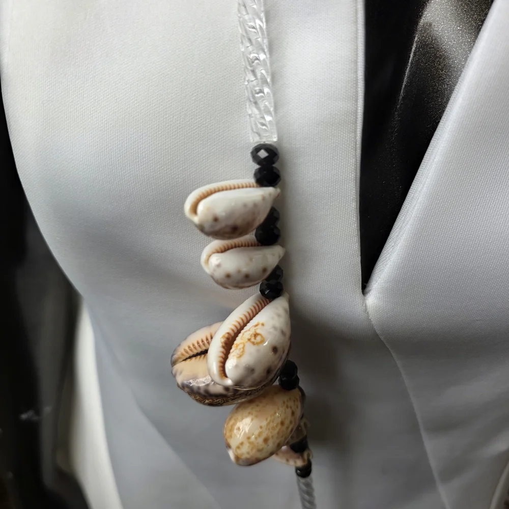 ✨Vintage Cowrie Shell, Crystals, Acrylic Spirals Statement Necklace W/ Leather✨️ - Picture 9 of 15
